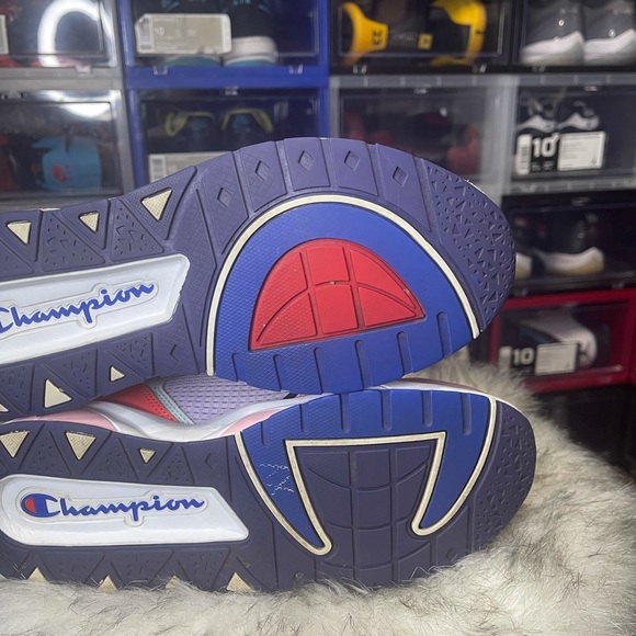 Champion - Picture 4 of 7